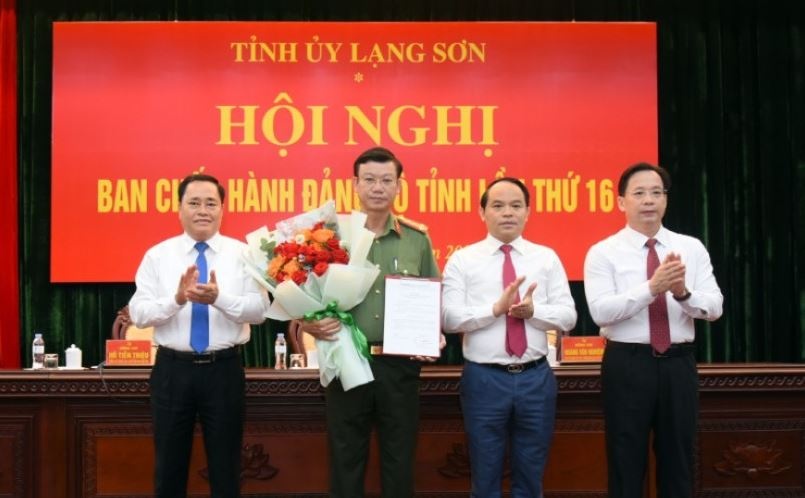 Giam doc Cong an tinh Lang Son nhan them nhiem vu hinh anh