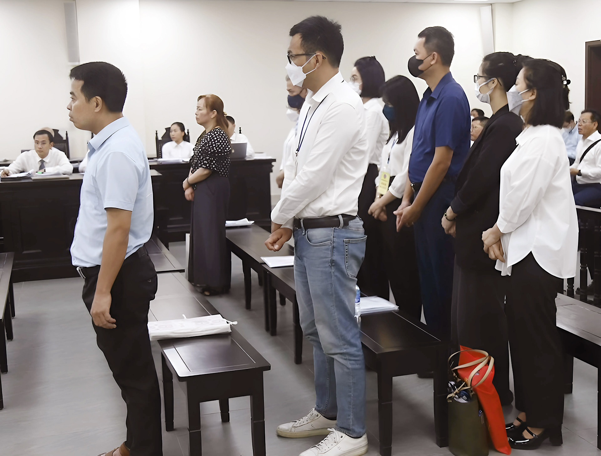 Ly do Chu tich UBND quan Dong Da bi ky luat khien trach hinh anh