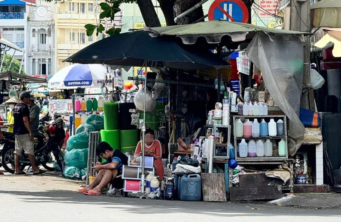 Mua xyanua sao qua de dang? hinh anh