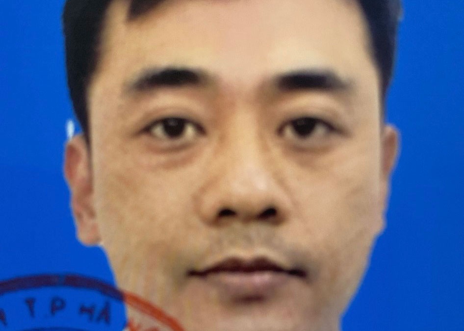 Truy na pho truong phong tin dung ngan hang chiem doat tien cua khach hinh anh