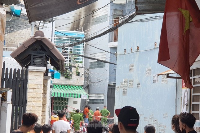 Vu chay nha,  3 me con,  Tu vong anh 4