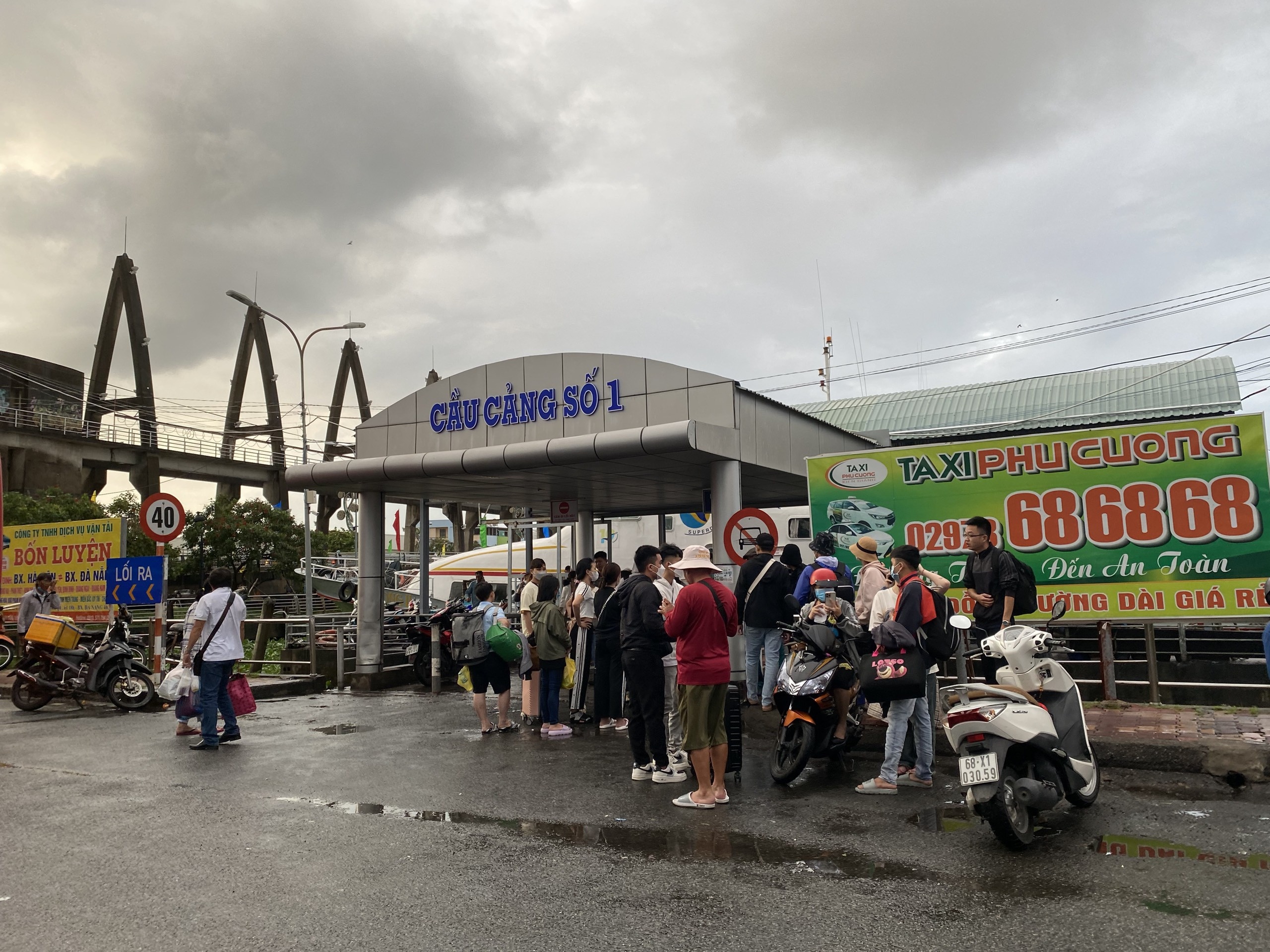 Toan bo tau, pha ra dao Phu Quoc tam dung hoat dong hinh anh