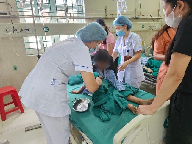 Loi ke cua nan nhan song sot vu lo dat vui lap xe khach o Ha Giang hinh anh