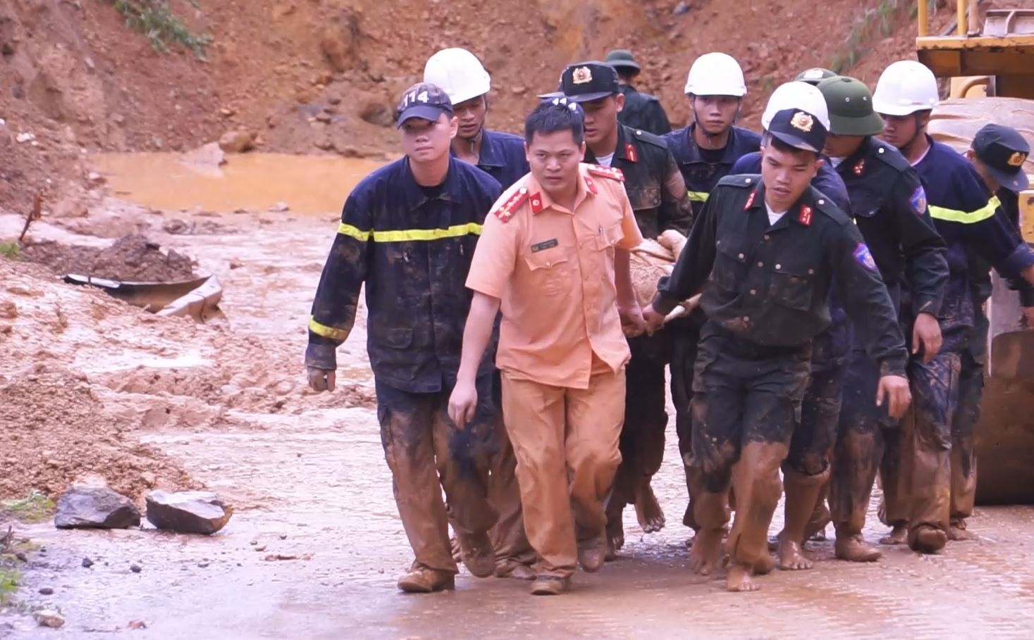 Hien truong vu sat lo dat kinh hoang o Ha Giang hinh anh