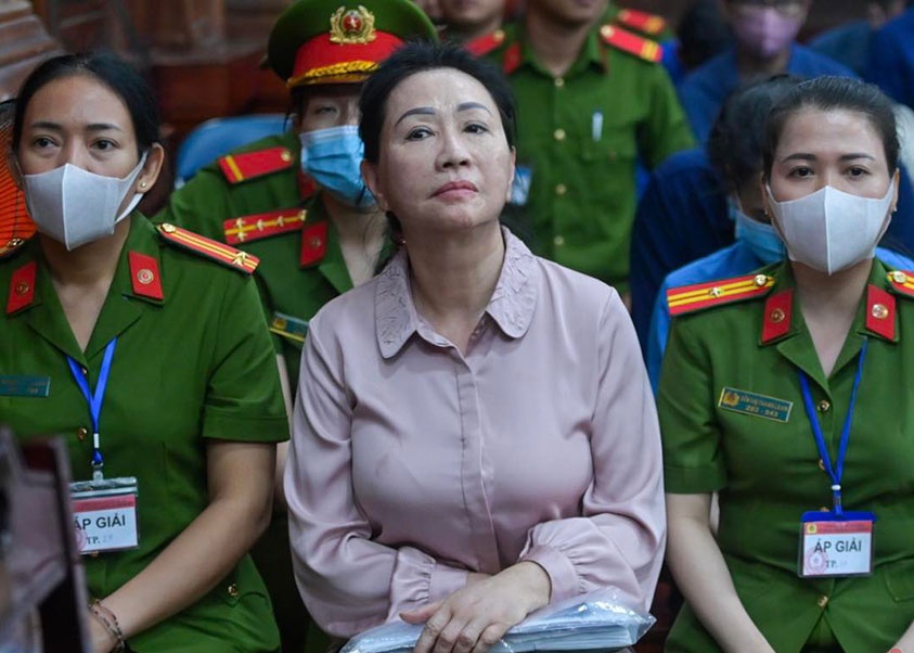 Ba Truong My Lan dung thu ky va lai xe rieng vao 'nhiem vu' rua tien hinh anh