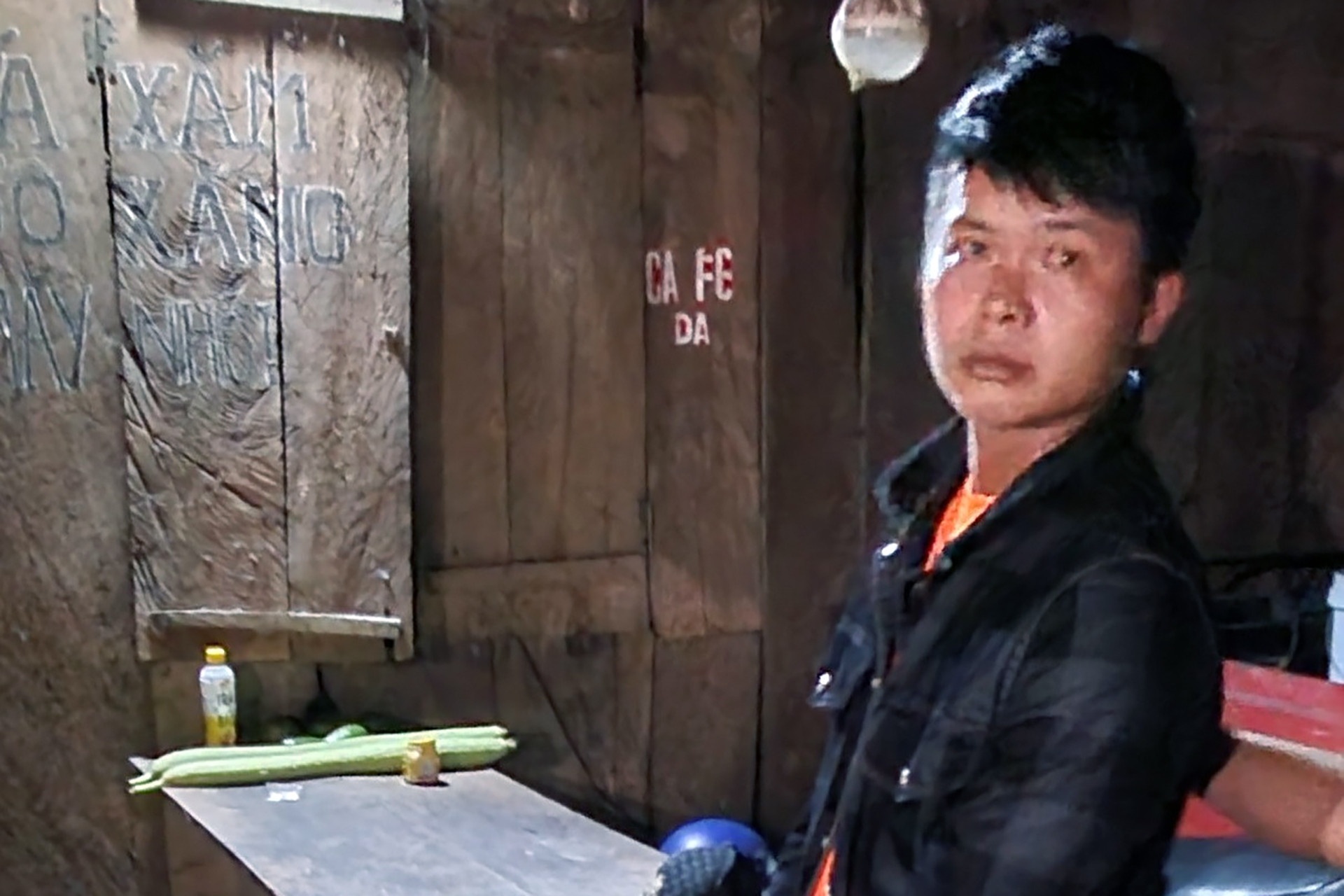 Ga dan ong,  Xam hai anh 1