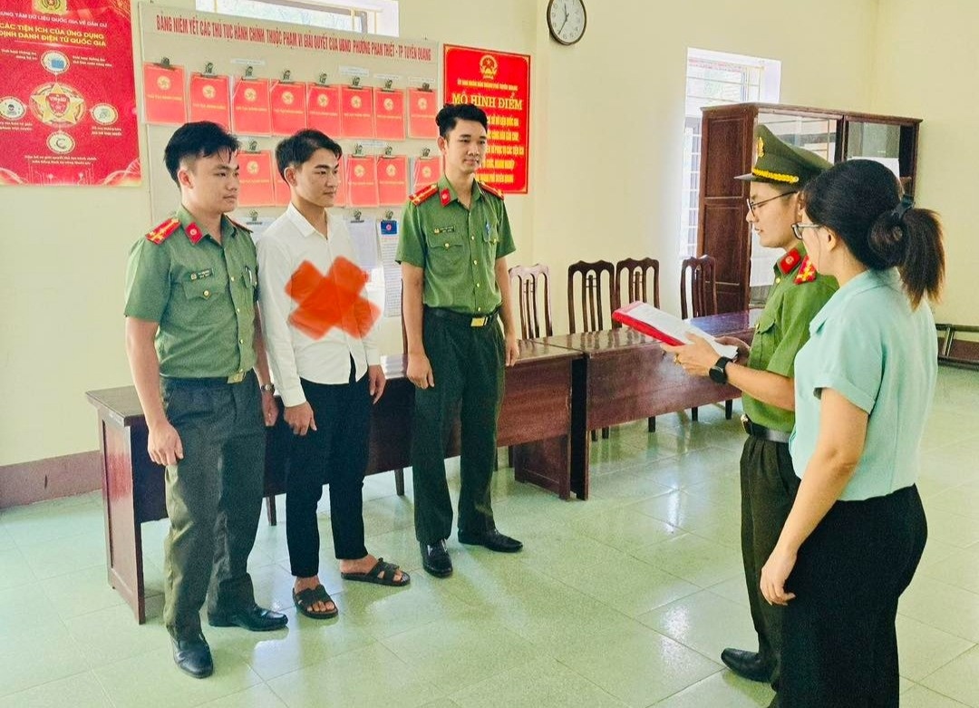 Bat doi tuong dua nhom nguoi sang Dubai lam 'nghe bat chinh' hinh anh