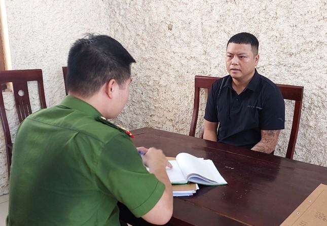 Pha hang loat duong day ca do bong da va cho vay nang lai hinh anh