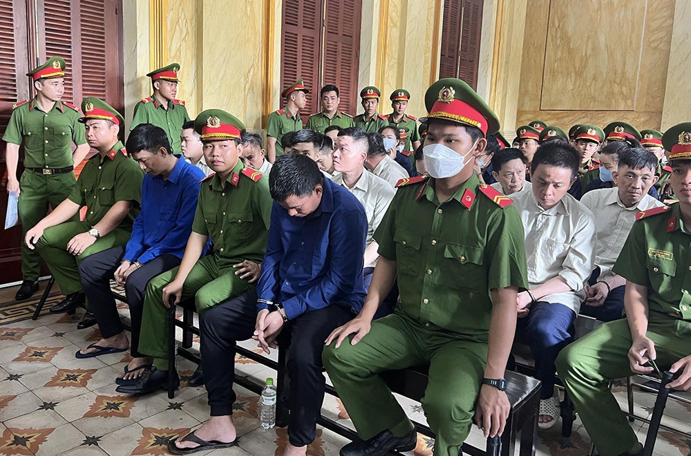 Cu dien thoai 'bat tay' buon lau hon 6 tan vang ve Viet Nam hinh anh