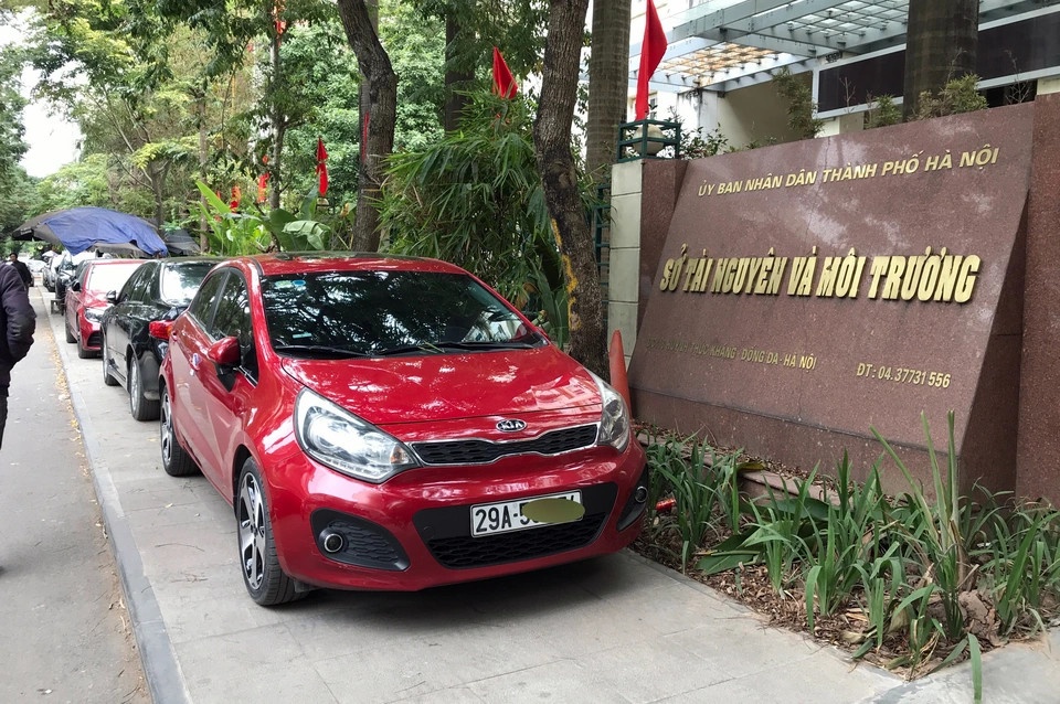 So TN&MT Ha Noi bi de nghi kiem diem hinh anh