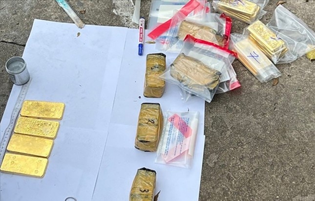 Buon lau hon 6 tan vang, 22 bi cao hau toa hinh anh