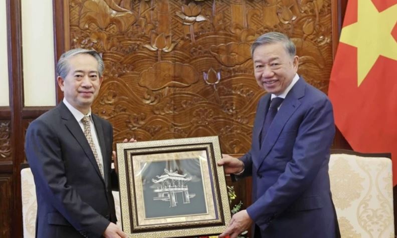 Chu tich nuoc tiep Dai su Trung Quoc va Dai su Anh tai Viet Nam hinh anh