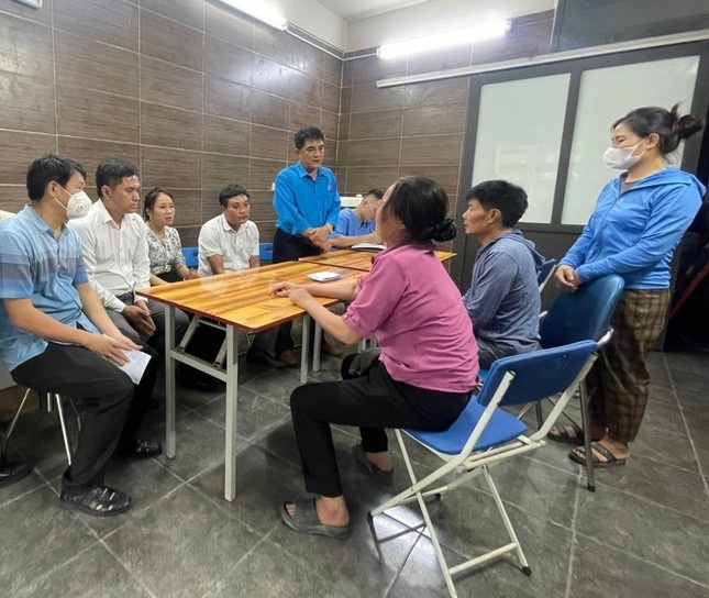 Ho tro gia dinh nan nhan vu tai nan giao thong o Hoai Duc hinh anh