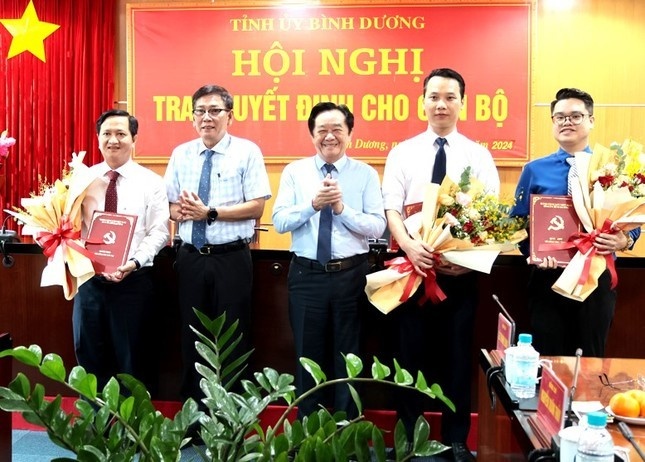 Dieu dong nhan su anh 3