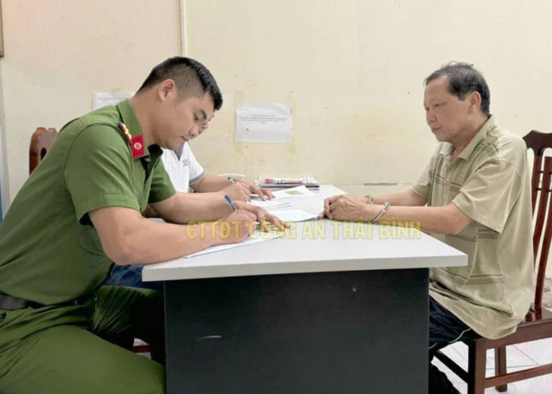 Tron na suot 33 nam,  Nguyen Duc Tin anh 1