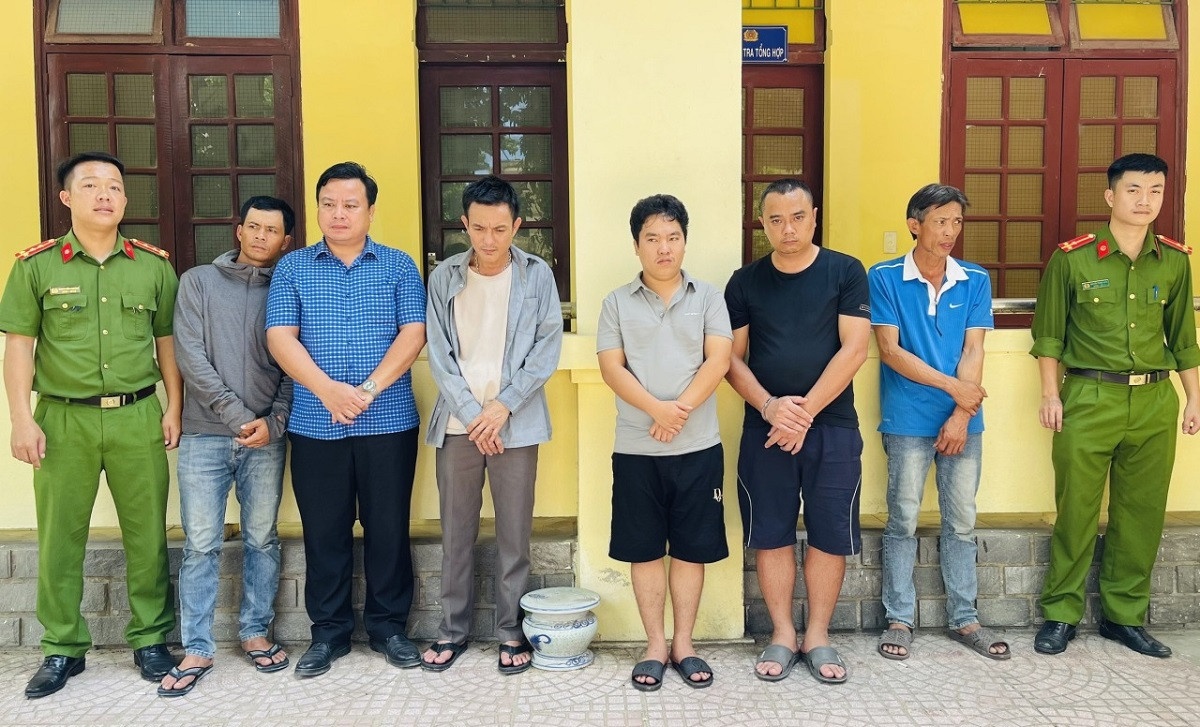 Triet pha duong day ca do bong da lien tinh, giao dich 22 ty dong hinh anh