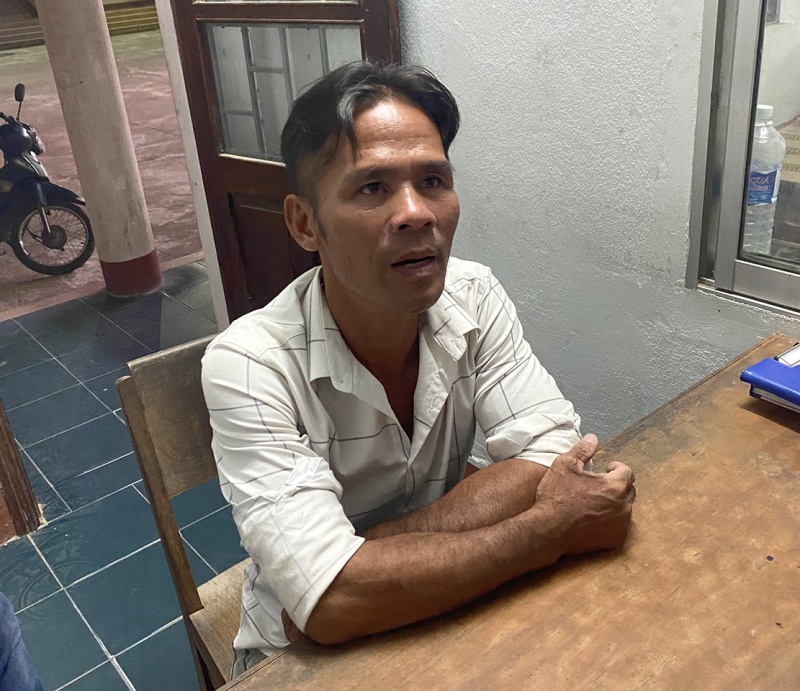 Bat doi tuong chan duong cuop tai san cua nguoi yeu cu hinh anh