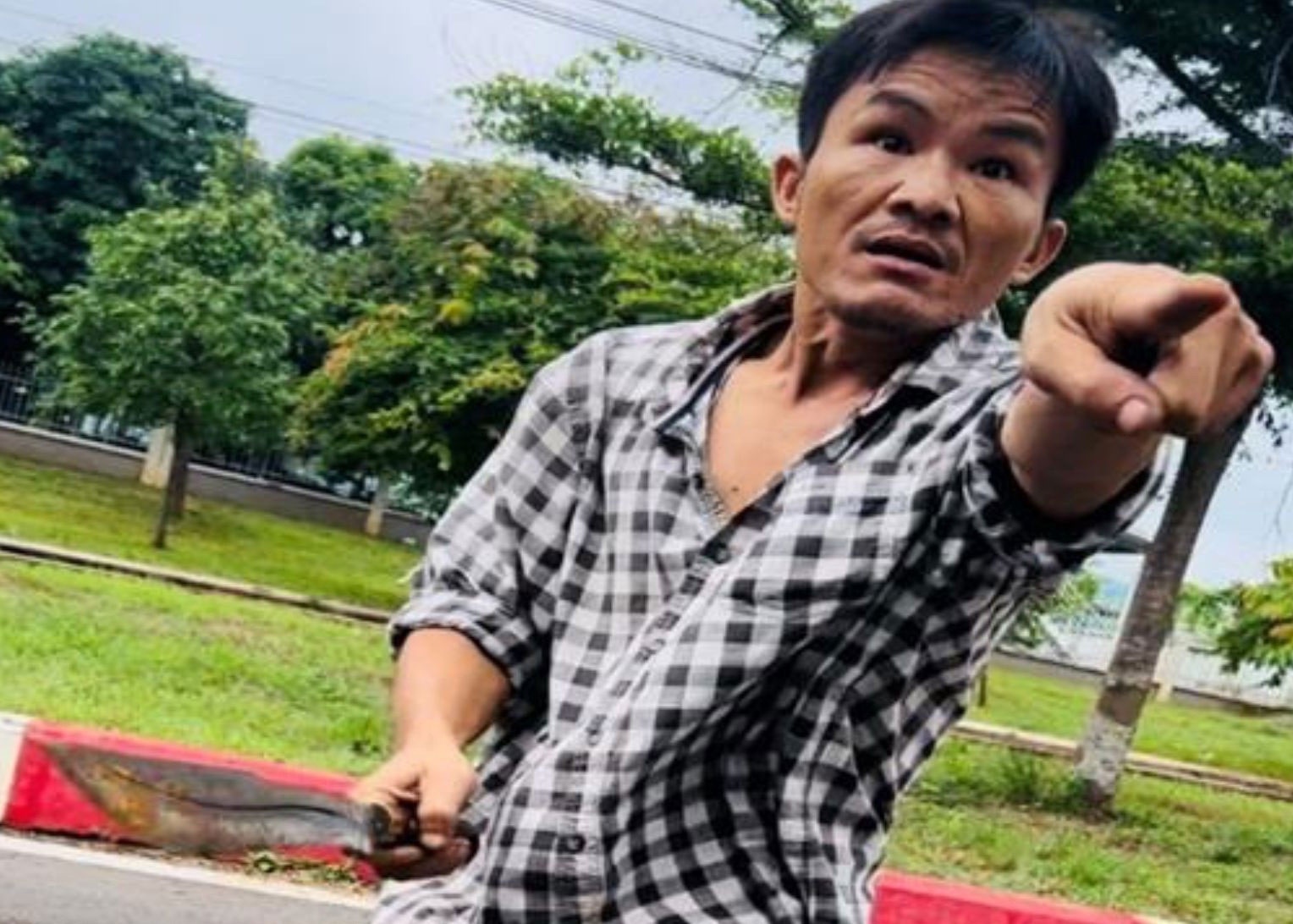 Tam giu doi tuong dung dao tan cong CSGT o Dong Nai hinh anh