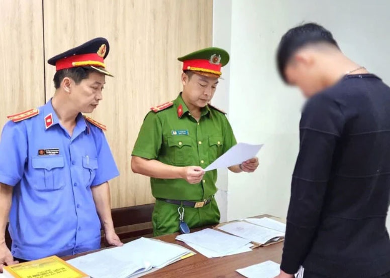 De xuat deo vong dien tu quan ly nguoi bi cam di khoi noi cu tru hinh anh