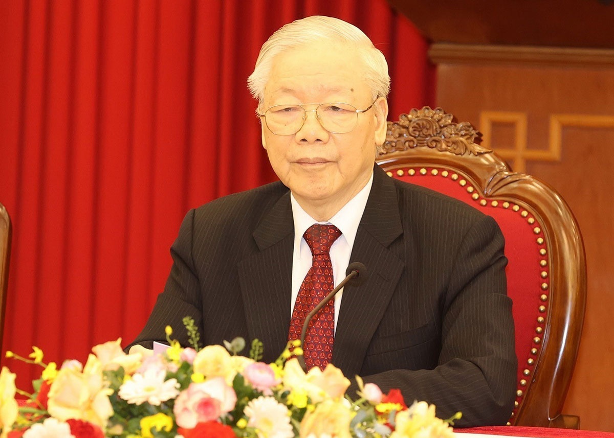 Cong bo Quyet dinh va trao Huan chuong Sao Vang cho Tong Bi thu hinh anh