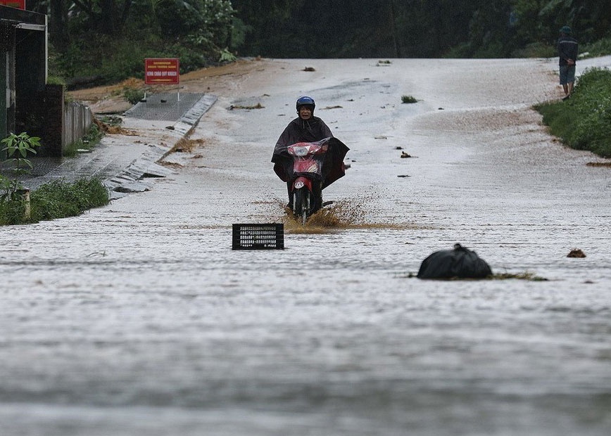 Thu tuong ra cong dien ve viec tap trung ung pho bao so 2 va mua lu hinh anh
