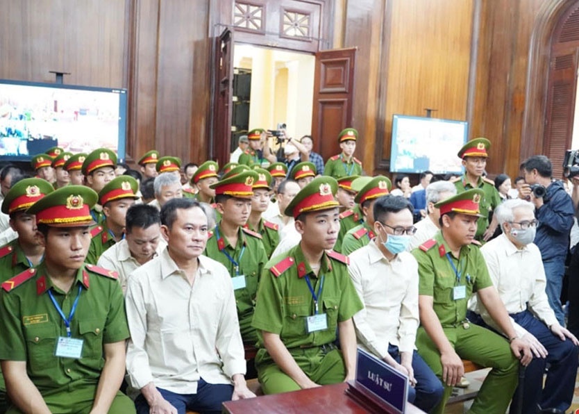 Cuu truong phong tron ra nuoc ngoai sau khi 'an' hoi lo vu dang kiem hinh anh