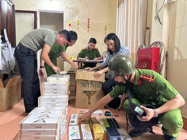 Bat 2 doi tuong buon ban hang nghin goi thuoc la nhap lau hinh anh