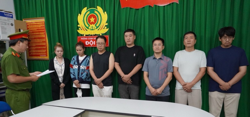 Triet pha tu diem mai dam cho nguoi nuoc ngoai nup bong nha hang hinh anh