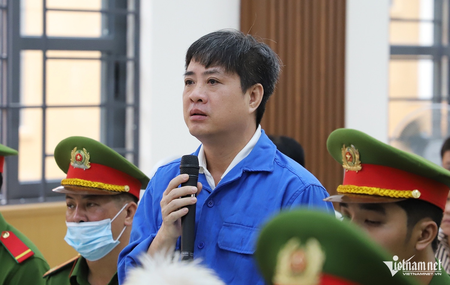 Loat cuu can bo,  Rut ruot ngan sach,  Di chuc Tet anh 2