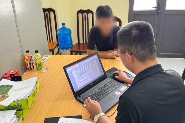 Xu ly 2 doi tuong dang tai thong tin xuc pham lanh dao Dang, Nha nuoc hinh anh