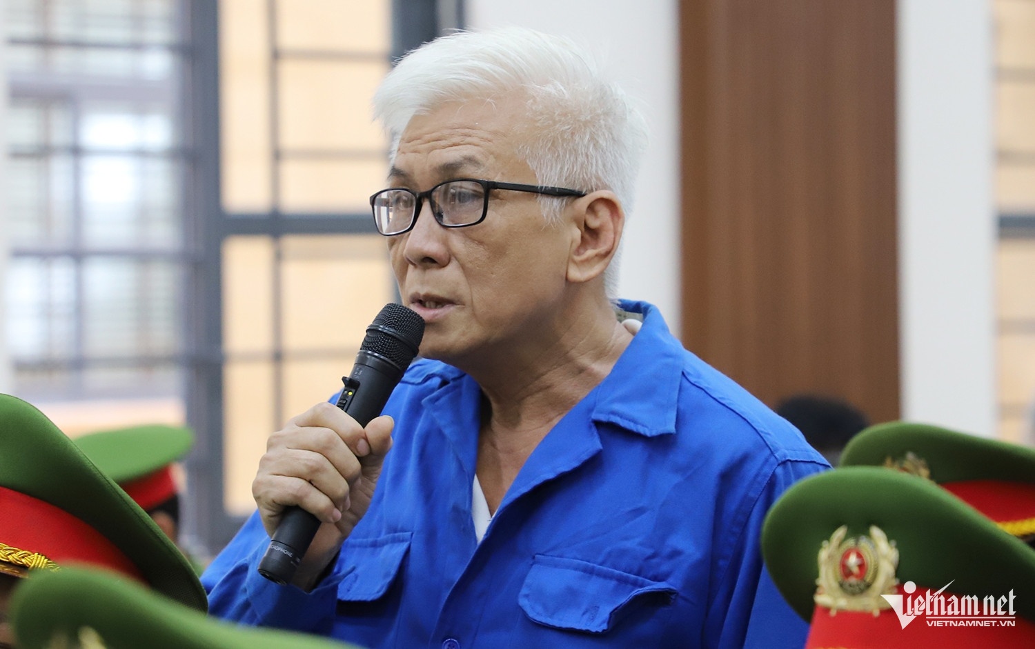 Loat cuu can bo,  Rut ruot ngan sach,  Di chuc Tet anh 3