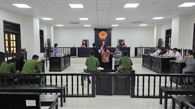 Dùng sổ đỏ giả,  Võ Thị Trinh,  Lê Văn Kỷ,  Lê Thị My Chi ảnh 1 Dung so do gia,  Vo Thi Trinh,  Le Van Ky,  Le Thi My Chi anh 1