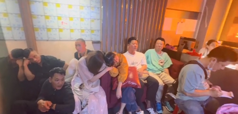 Hoang Anh Hao,  Yu Sungho,  Ngo Thi Ngoc Thuy,  Lee Jihyoung,  Kim Ji Hoon,  Kang MinCheol,  Nguyen Kim Diem,  Madam Yen,  Nha hang G&G anh 3