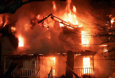 Nghi an phong hoa dot nha luc rang sang, 2 vo chong bong nang hinh anh