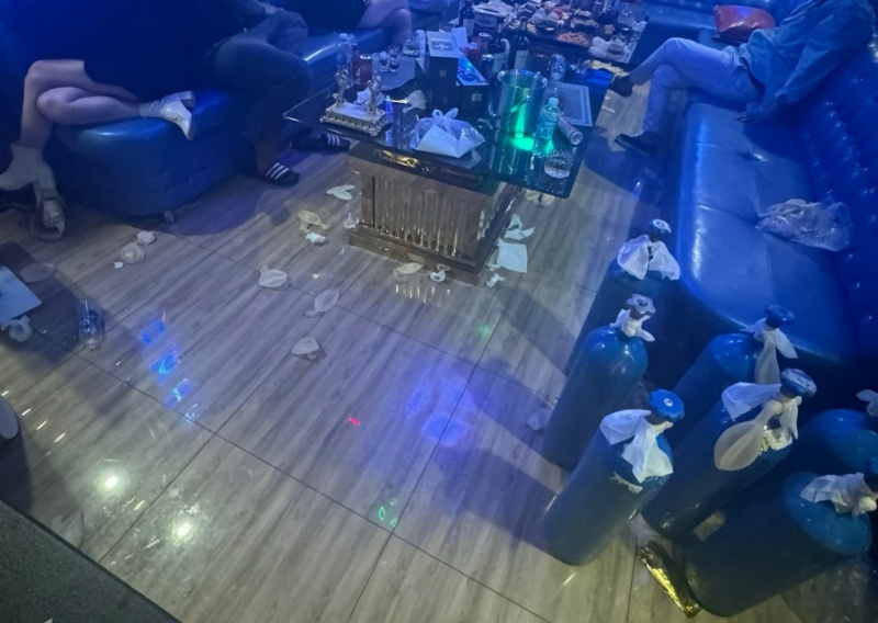 Hoang Anh Hao,  Yu Sungho,  Ngo Thi Ngoc Thuy,  Lee Jihyoung,  Kim Ji Hoon,  Kang MinCheol,  Nguyen Kim Diem,  Madam Yen,  Nha hang G&G anh 4