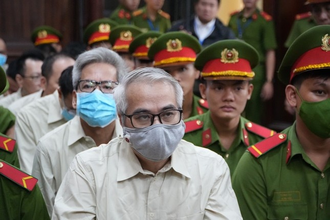 Vien kiem sat cong bo loi khai cua 2 cuu cuc truong Cuc Dang kiem hinh anh