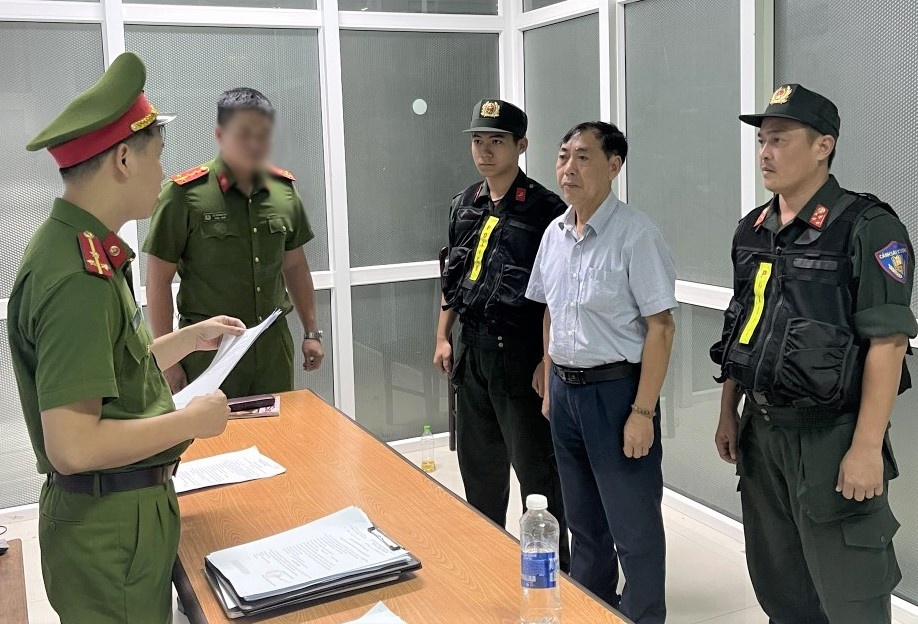 Bat tam giam Giam doc Cong ty TNHH xay dung Song Hong hinh anh