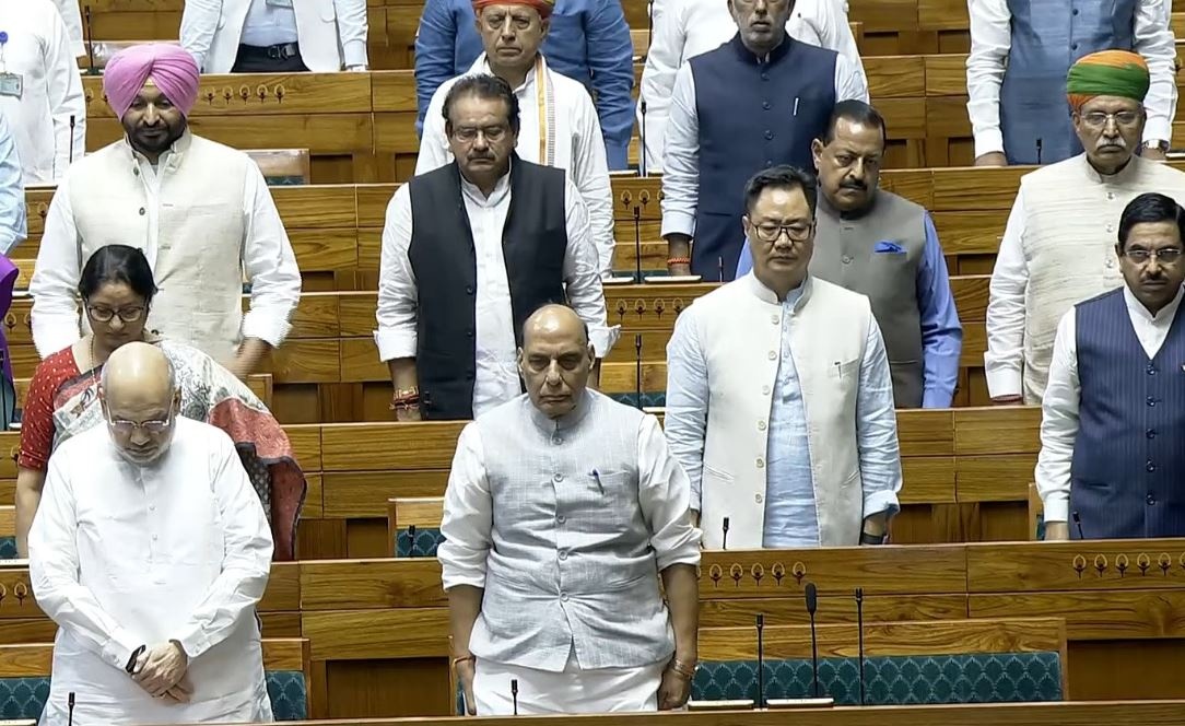 Ha vien An Do danh mot phut mac niem Tong bi thu Nguyen Phu Trong hinh anh