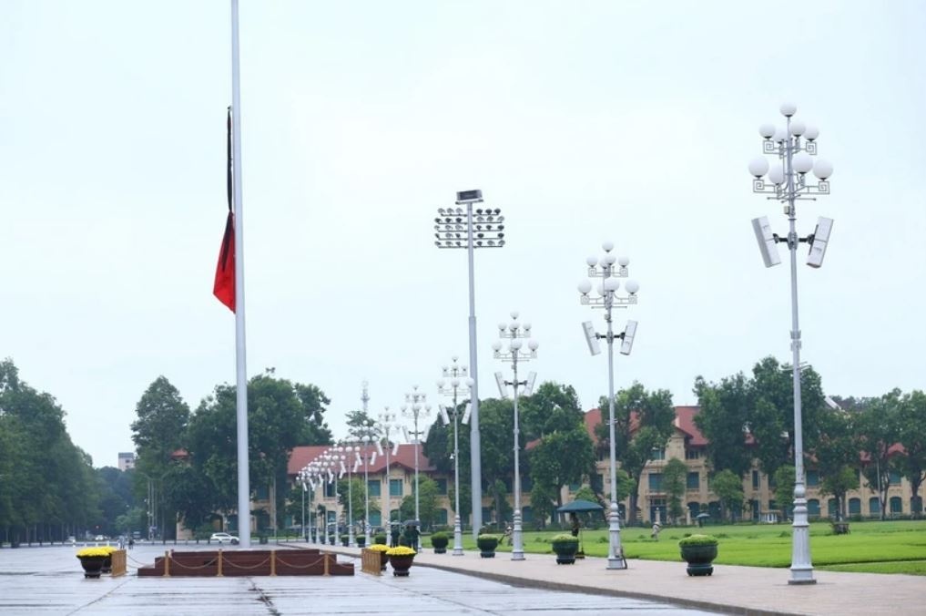 Treo co ru trong ngay Quoc tang nhu the nao cho dung? hinh anh