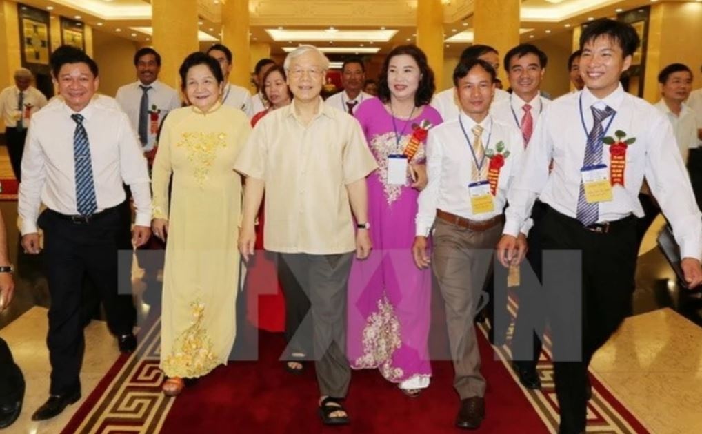 Bau vat cua dong bao noi bien gioi ve Tong Bi thu hinh anh