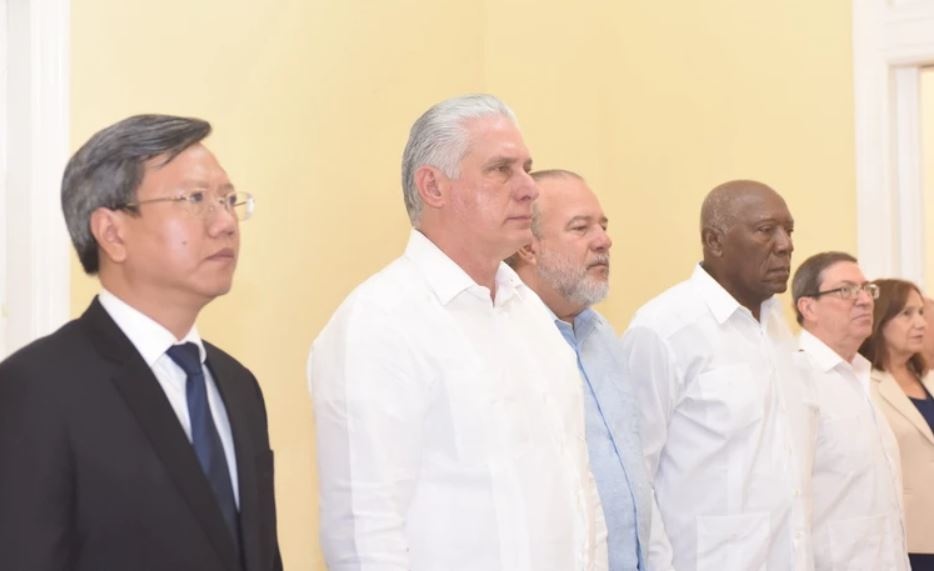 Chu tich Cuba cung doan dai bieu cap cao toi vieng Tong Bi thu hinh anh