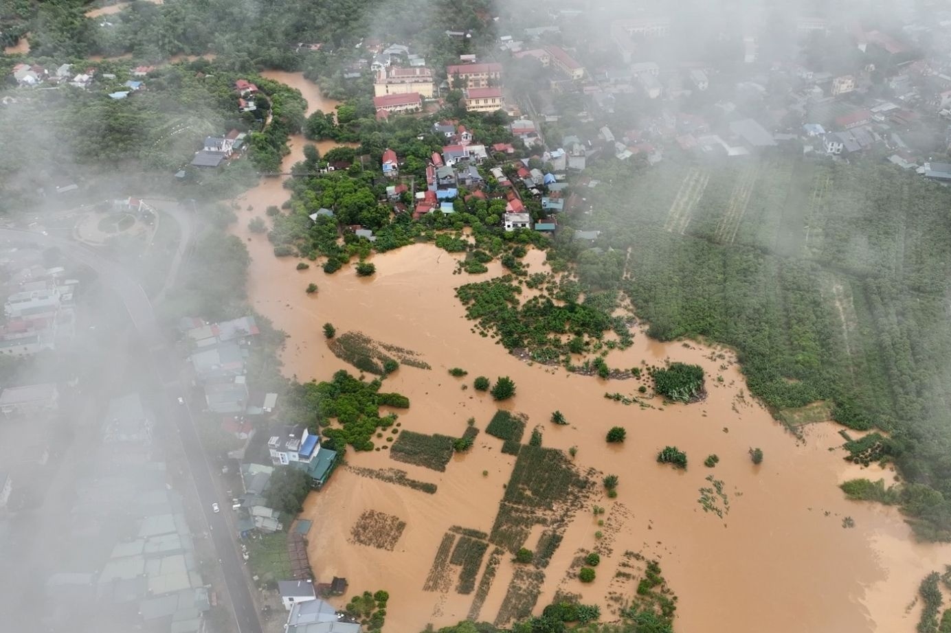 Canh bao khan cap nguy co lu quet, sat lo tai Son La hinh anh
