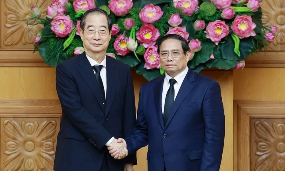 Thu tuong Pham Minh Chinh tiep Thu tuong Han Quoc Han Duck Soo hinh anh