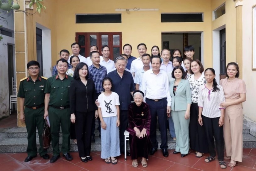 Chu tich nuoc To Lam anh 2