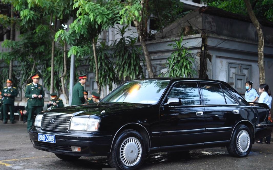 Chiec oto gan bo voi Tong Bi thu xuat hien tai Nha tang le Quoc gia hinh anh