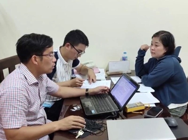 Nu Viet kieu,  Le Anh Tu,  Thich Minh Tue,  Le Thi Hong Vui anh 1