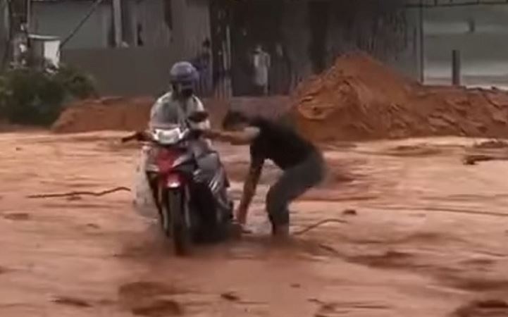 Lu cat lai ap xuong Mui Ne hinh anh