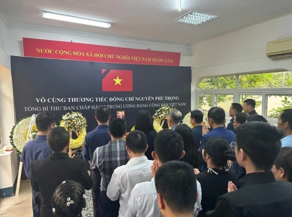 Cong dong nguoi Viet va ban be quoc te tai Tanzania vieng Tong Bi thu hinh anh