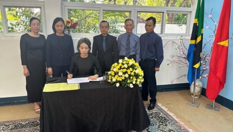 Le vieng Tong Bi thu anh 2