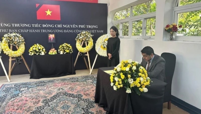 Le vieng Tong Bi thu anh 4